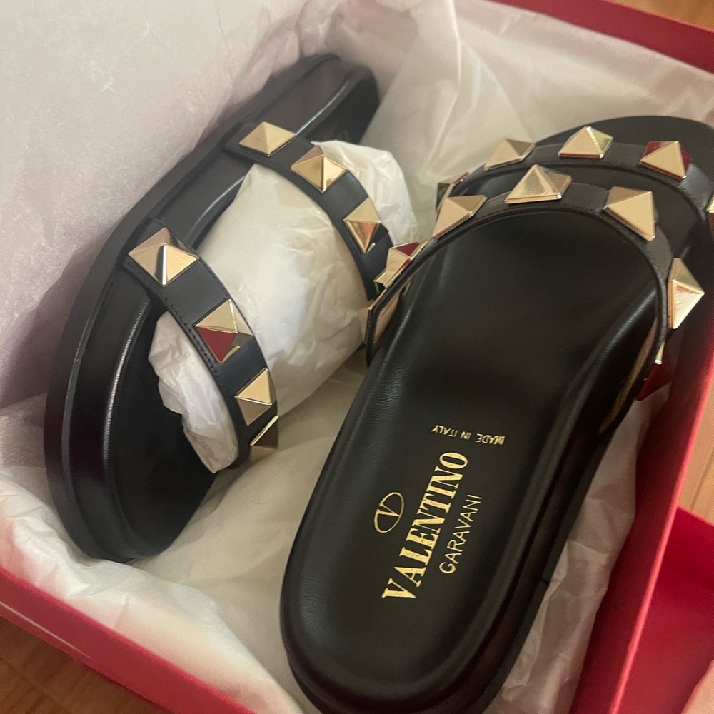 BRAND NEW Size 7 - VALENTINO GARAVANI Double Band Large Roman Stud Sandal